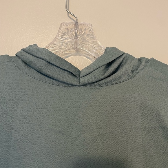 Ann Taylor Green Sleeveless Blouse - Picture 3 of 7